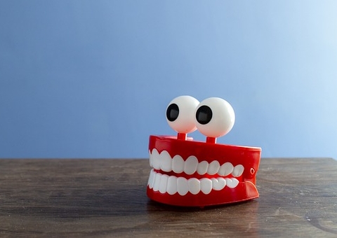 Conheça o chá que combate inflamações na gengiva