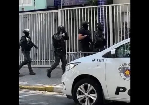 Armado com faca, marido faz esposa refém dentro de apartamento