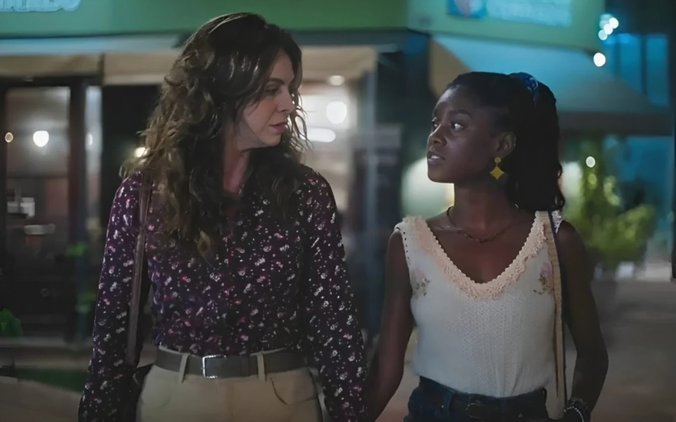 Globo tira casal lésbico de “Terra e Paixão” e atriz se revolta em desabafo