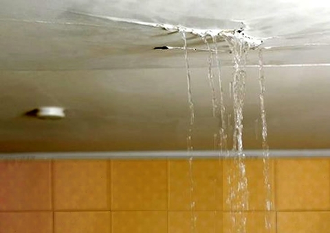 Mulher vai indenizar vizinho após vazamento alagar apartamento