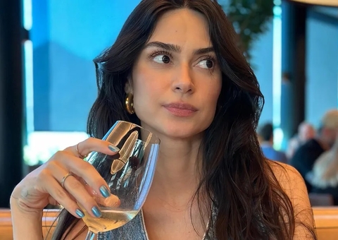 Thaila Ayala radicaliza no visual e fica ruiva