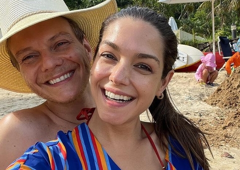 Thais Fersoza exibe barriga chapada de biquíni em viagem com Michel Teló