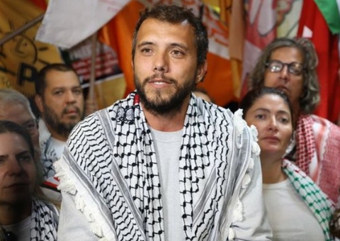 Brasileiros de flotilha presos por Israel dizem ter sido torturados