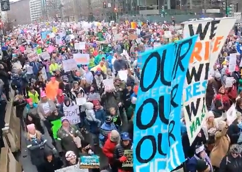 Milhares protestam contra a posse de Trump em Washington