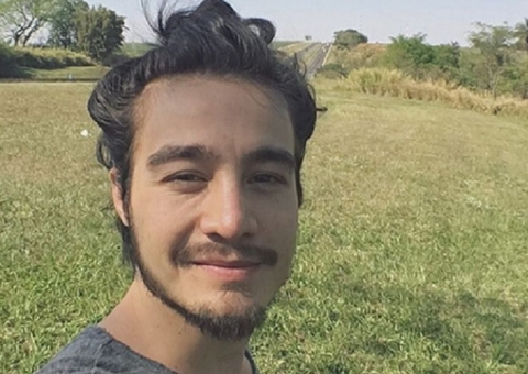 Tiago Iorc reaparece de cabelo raspado após 1 ano afastado das redes sociais