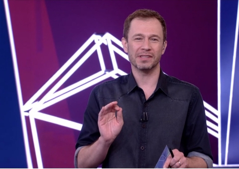 BBB21: Tiago Leifert faz imitação perfeita de Karol Conká e bomba na web