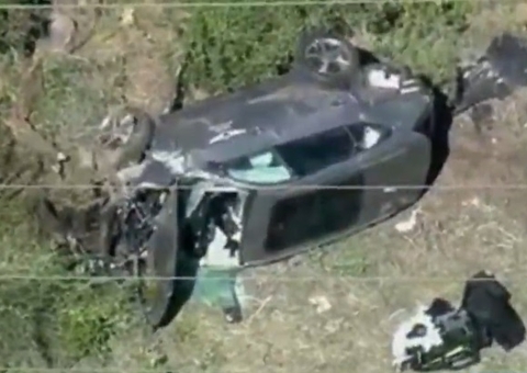 Lenda do golfe Tiger Woods sofre acidente grave de carro; veja imagens