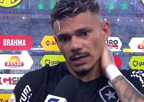 Tiquinho vira herói do Botafogo em clássico após ser pivô de adeus de Lage