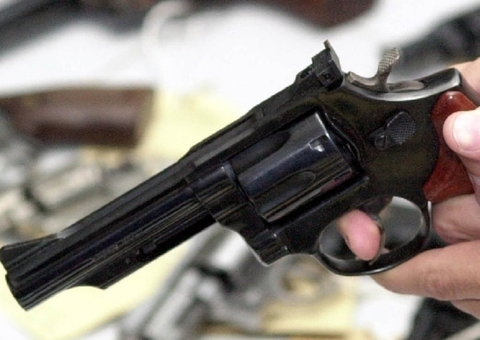 Dona de padaria leva três tiros dentro de estabelecimento em Manaus