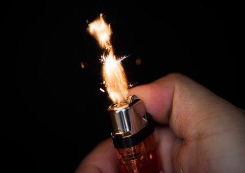 Homem é preso após causar incêndio e ameaçar mulher e crianças com faca no Santo Antônio