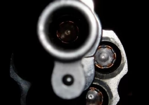 Pistoleiro misterioso abre fogo contra jovem em área vermelha de Manaus 