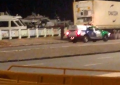 Vídeo mostra tiroteio no Centro de Manaus na noite deste domingo 