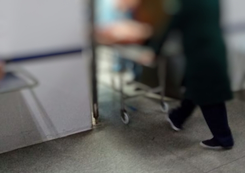 Jovem baleado em ataque que matou duas pessoas está em estado grave 