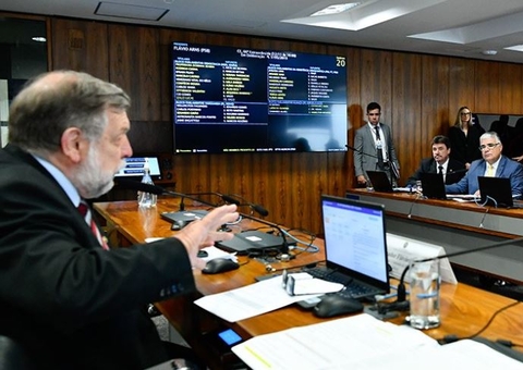 Comissão de Educação aprova PL que autoriza escolas a receberem doações 