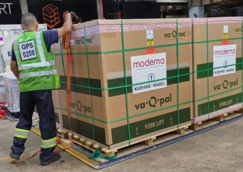 Brasil recebe 1º lote de vacinas atualizadas contra variantes da Covid-19