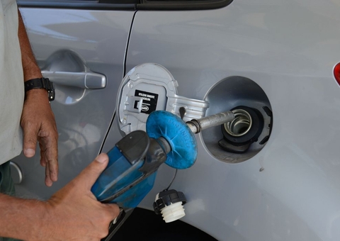 Preços de gasolina e diesel voltam a subir hoje nas refinarias