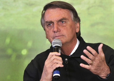 Bolsonaro lamenta ter sido único líder contra o isolamento durante pandemia da Covid-19