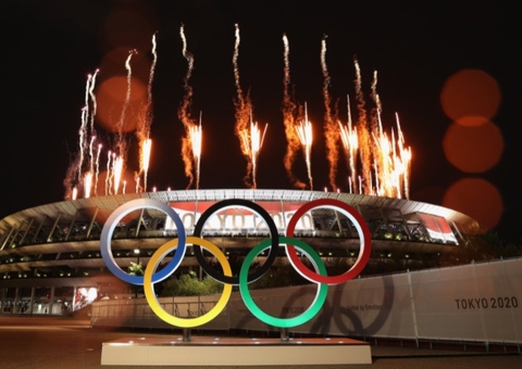 Cerimônia de abertura das Olimpíadas tem homenagem aos mortos pela Covid