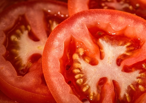 Comer semente de tomate e goiaba pode provocar apendicite? Médico responde