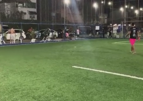 Homem é executado a tiros durante live de partida de futebol em Manaus