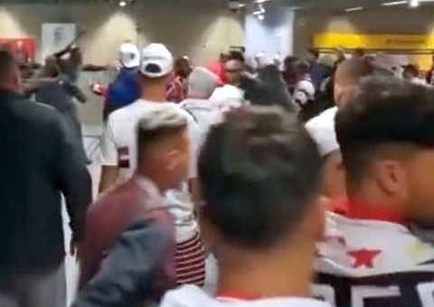 Torcedores de São Paulo e Vasco brigam em estação de metrô
