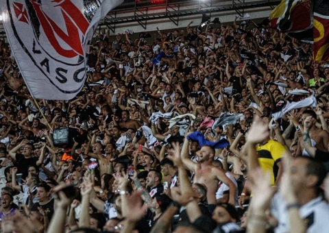 Philippe Coutinho compara torcida do Vasco à do Liverpool: 'Mesma coisa'