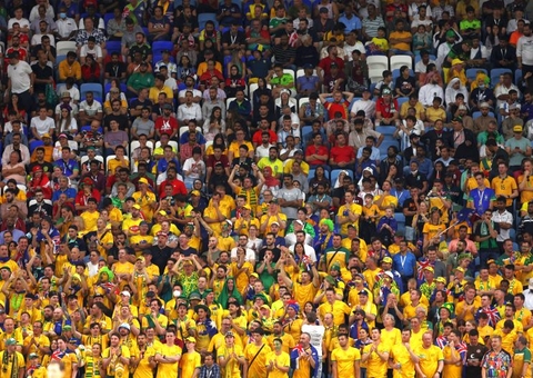 Multidão em Melbourne comemora classificação da Austrália na Copa