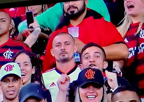 Ônibus com torcedores do Flamengo se envolve em acidente