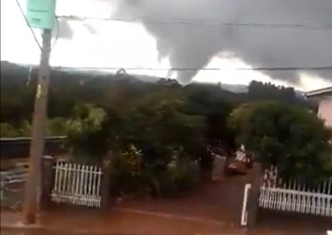 Tornado atinge município no Rio Grande do Sul; vídeos