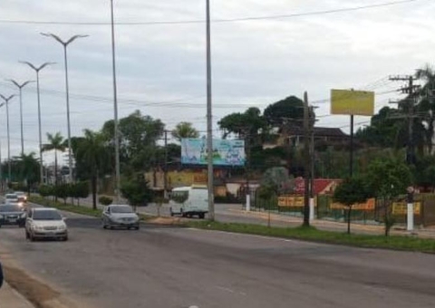 Após engolir carreta e passar dias em obra, av. Torquato Tapajós é liberada