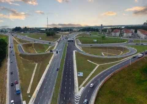 Cigás interdita a Av. Torquato Tapajós e causa novo caos no trânsito de Manaus