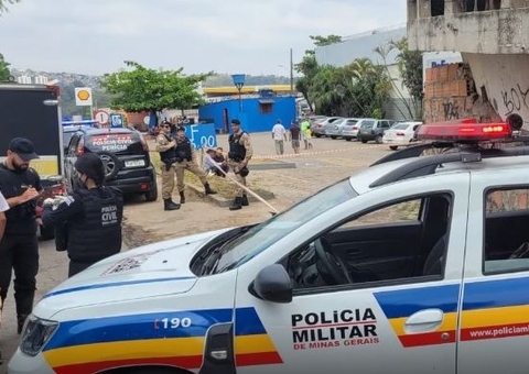 Mulher mata companheiro com facada no coração e foge da polícia