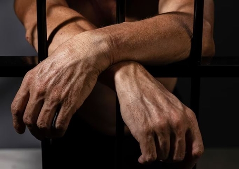 Homem é preso suspeito de estuprar e esfaquear filha de 13 anos na cabeça no Amazonas