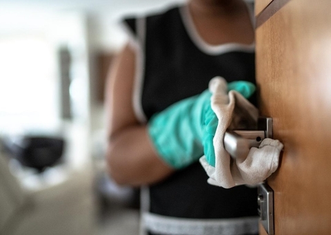 Empresa é condenada a pagar quase R$ 40 mil de hora extra a doméstica