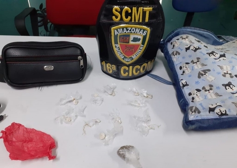 Homem é preso com pochete recheada de drogas em Manaus
