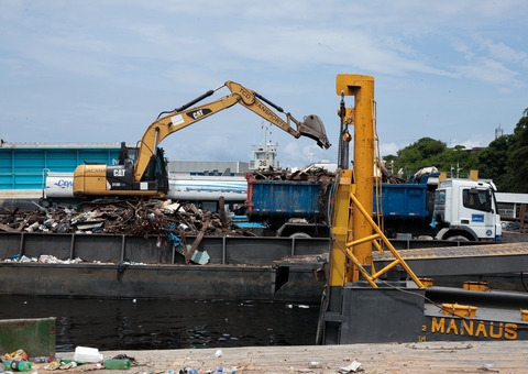 Prefeitura faz operação de limpeza no rio Negro neste domingo 