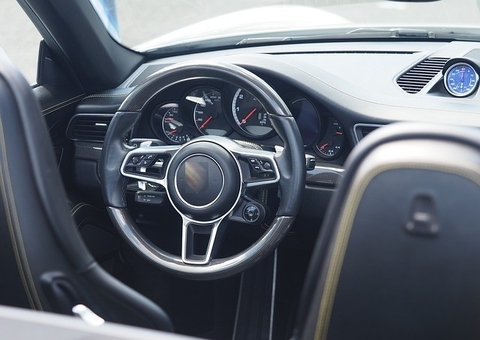 Piloto automático da Tesla pode ter causado acidente que deixou 2 mortos