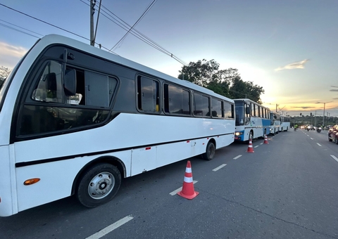 Motoristas são autuados por transporte ilegal durante operação em Manaus