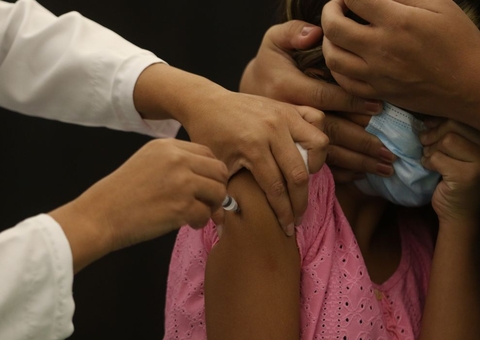 Covid-19: Brasil tem 30,5 milhões de casos e 664 mil óbitos