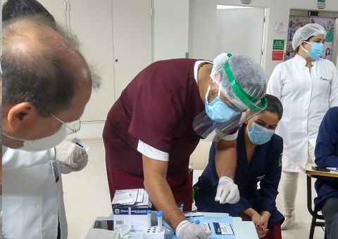 Profissionais recebem treinamento de exame RT-PCR em hospital de Manaus