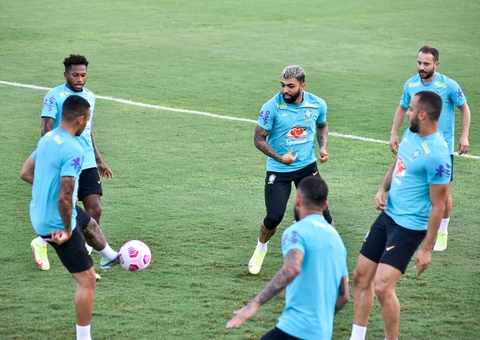 Seleção Brasileira treina no Estádio da Colina para jogo contra o Uruguai em Manaus