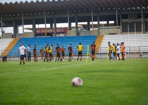 Elenco do Manauara treina pesado para enfrentar o Princesa na Semi do Barezão