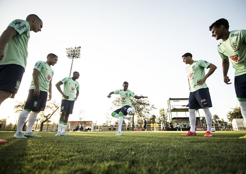 Tite comanda treino sem câmeras e dá pistas da formação do Brasil na Copa