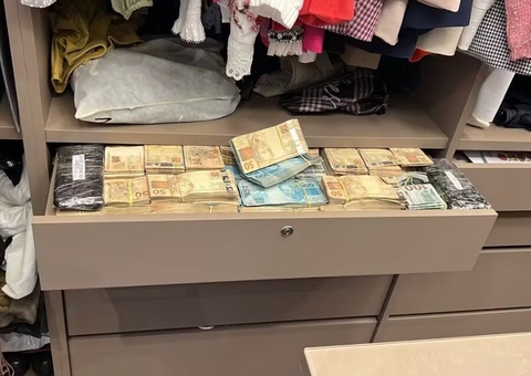 PF encontra mais de R$ 3 milhões em gavetas na casa de ex-prefeito na Bahia