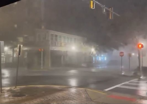 Furacão Helene mata três pessoas nos EUA e deixa rastro de destruição