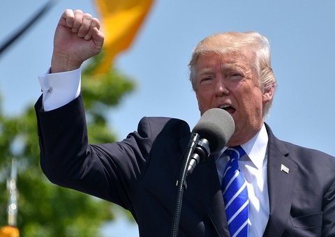 Trump vê possibilidade de voltar ao Twitter após compra de Elon Musk