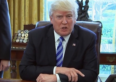 Após ser condenado em caso que envolve atriz pornô, Trump diz que decisão foi uma 'desgraça'