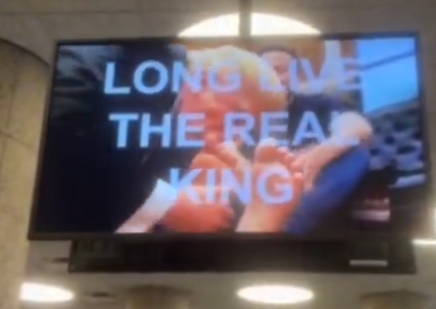 'Deepfake' de Trump beijando os pés de Elon Musk é exibido em repartição pública nos EUA