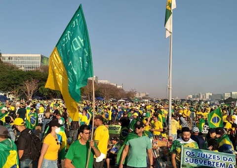 Manifestantes pró-Bolsonaro pedem destituição de ministros do STF: 'Câncer do Brasil'