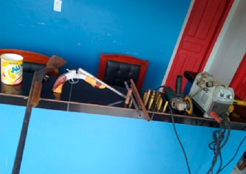 Polícia desmantela "oficina do crime" e prende fabricante de armas no Amazonas